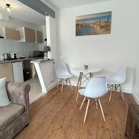 Maison La Gueriniere, 1 Piece, 2 Personnes - Fr-1-224b-224 Holiday home